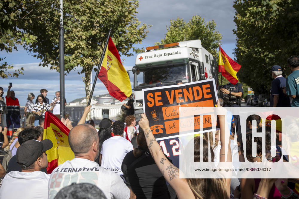 Protest Against Migrants in Ceuta: Several people during a demonstration to protest the situation caused by the mass arrival of migrants, on August 27, 2026, in Ceuta, Spain. Protesters attempted to block Red Cross volunteers from distributing food bags to migrants on Trampolín Beach and caused disturbances on Benítez Beach in Ceuta, which led to police charges, after they broke into the migrant encampments where people spend the night in the area and caused damage, including the burning of belongings. AUGUST 27, 2026 MIGRATION CRISIS Ceuta, Spain