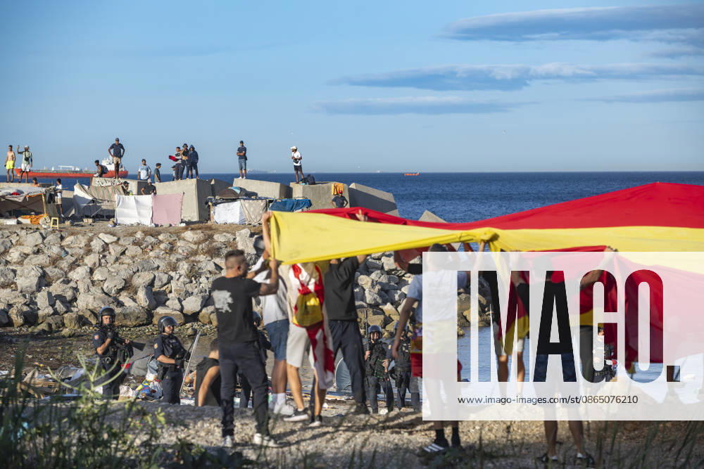 Protest Against Migrants in Ceuta: Several people during a demonstration to protest the situation caused by the mass arrival of migrants, on August 27, 2026, in Ceuta, Spain. Protesters attempted to block Red Cross volunteers from distributing food bags to migrants on Trampolín Beach and caused disturbances on Benítez Beach in Ceuta, which led to police charges, after they broke into the migrant encampments where people spend the night in the area and caused damage, including the burning of personal belongings. AUGUST 27, 2026 MIGRATION CRISIS Ceuta, Spain
