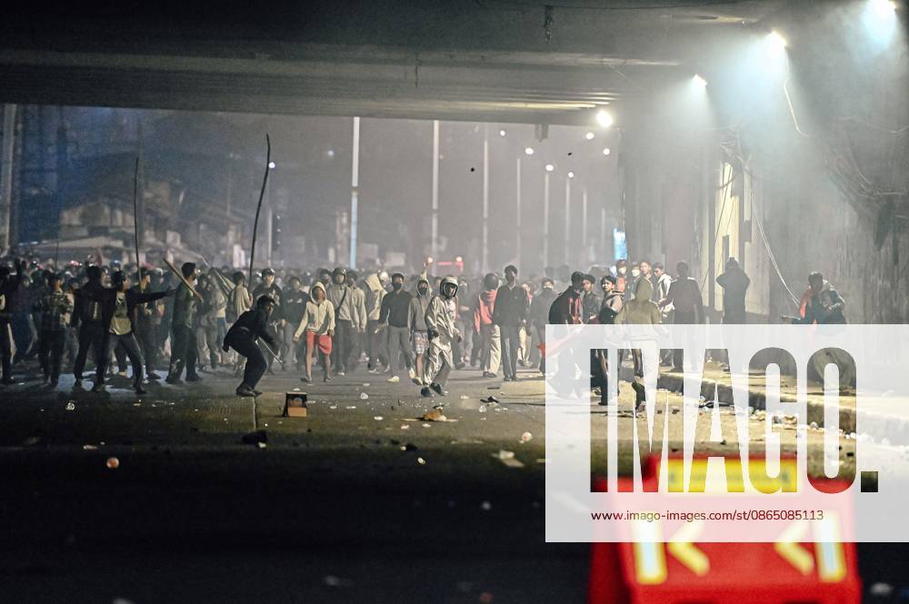 Protesters clash with security forces in Jakarta JAKARTA, INDONESIA, AUGUST 27, 2026: Protesters clash with security personnel stationed outside the DPR MPR complex during a demonstration calling for the eradication of corruption and the passage of the Asset Recovery Bill in Jakarta. Jakarta Indonesia