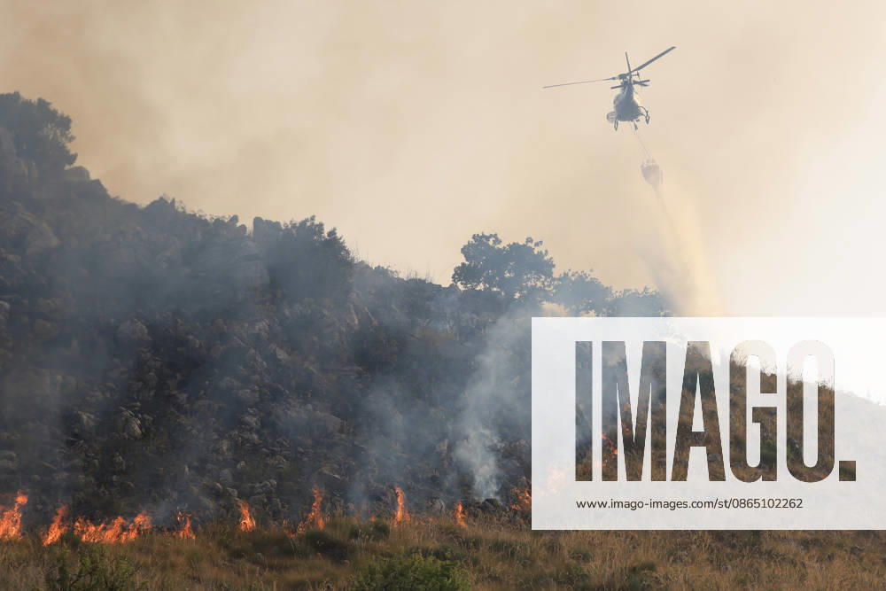 Firefighting efforts continue as wildfire burns in Sicily, Italy PALERMO, ITALY - AUGUST 27: A helicopter provides aerial support for firefighting efforts after a wildfire broke out on the slopes of Mount Gulino near Palermo in western Sicily, Italy, on August 27, 2026. Firefighters and forestry workers work through the night to contain the flames and evacuate residents from settlements threatened by the fire. Alberto Lo Bianco Anadolu Palermo Italy. Editorial use only. Please get in touch for any other usage.
