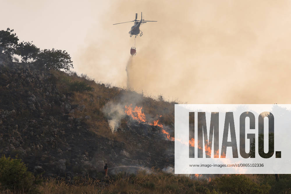Firefighting efforts continue as wildfire burns in Sicily, Italy PALERMO, ITALY - AUGUST 27: A helicopter provides aerial support for firefighting efforts after a wildfire broke out on the slopes of Mount Gulino near Palermo in western Sicily, Italy, on August 27, 2026. Firefighters and forestry workers work through the night to contain the flames and evacuate residents from settlements threatened by the fire. Alberto Lo Bianco Anadolu Palermo Italy. Editorial use only. Please get in touch for any other usage.