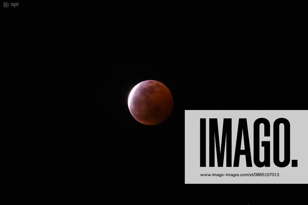 The partial lunar eclipse, with 90% coverage, cast reddish and dark hues; and was visible in Ecuador from 8:23 p.m. until 2:00 a.m. API PHOTO ARIEL OCHOA Manta, Manabí, Ecuador 20260827 242116 6a910d59bed69 img 8493 jpeg