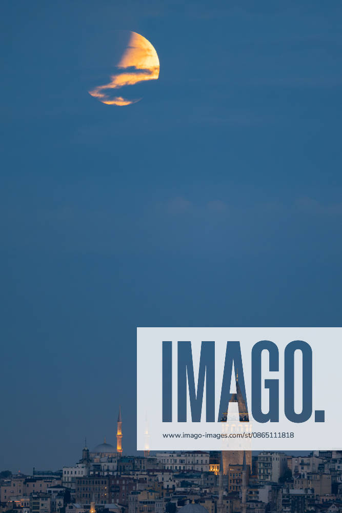 Partial lunar eclipse observed in Istanbul ISTANBUL, TURKIYE - AUGUST 28: A partial lunar eclipse, which occurs when part of the Moon passes through Earth s shadow, is seen alongside the Galata Tower in Istanbul, Turkiye, on August 28, 2026. Ahmet Okatali Anadolu Istanbul Turkey. Editorial use only. Please get in touch for any other usage.