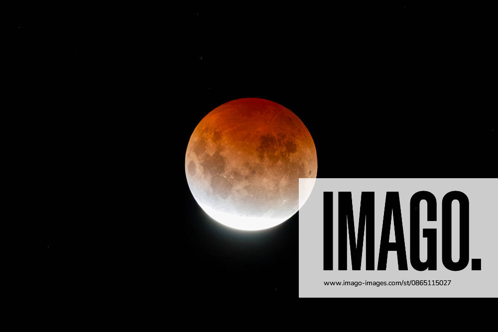 Lunar Eclipse known as the Blood Moon Javier Torres Aton Chile, Santiago, Chile Aton 1184803