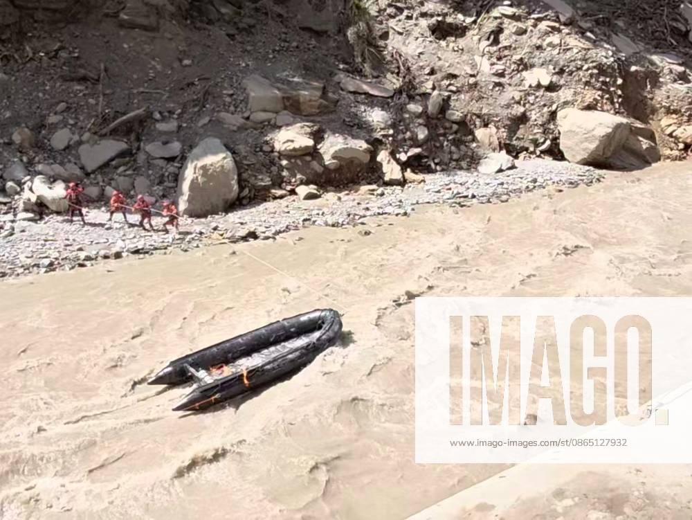 (260828) -- BEIJING, Aug. 28, 2026 () -- This screenshot from a video clip taken on Aug. 28, 2026 shows rescue operations underway at the mudslide-hit area. Emergency rescue operations have been carried out in an orderly and well-coordinated manner after a mudslide struck Gyirong Port in Gyirong County, southwest China s Xizang Autonomous Region on Wednesday morning. () (SpotNews) CHINA-XIZANG-GYIRONG-MUDSLIDE-RESCUE (CN) Xinhua