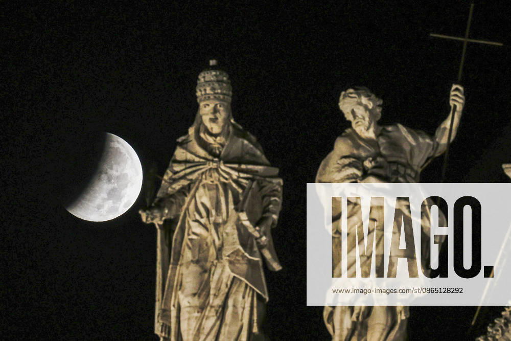 Partial Lunar Eclipse over Rome ROME, ITALY - AUGUST 28: The moon is seen behind two statues atop the facade of St. John Lateran s Basilica during the partial lunar eclipse in Rome, Italy, on August 28, 2026. Riccardo De Luca Anadolu Rome Italy. Editorial use only. Please get in touch for any other usage.
