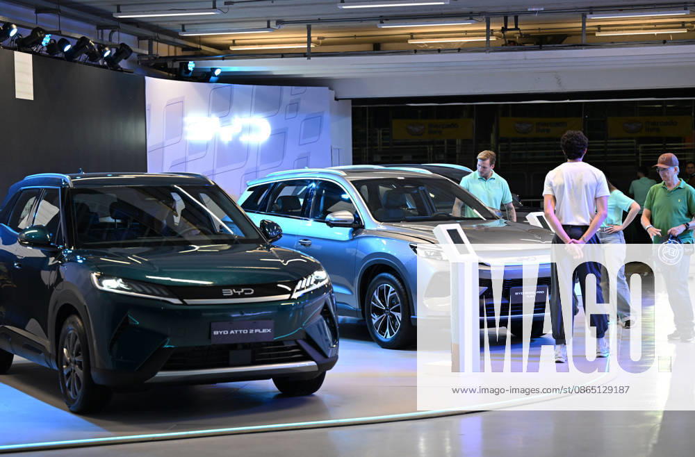(260828) -- SAO PAULO, Aug. 28, 2026 -- People visit the booth of Chinese automaker BYD at the auto edition of the Festival Interlagos 2026 in Sao Paulo, Brazil, Aug. 27, 2026. The four-day auto edition of the Festival Interlagos 2026 kicked off on Thursday at the Autodromo Jose Carlos Pace in Sao Paulo. Chinese carmakers showcase their new models of new energy vehicles at the event. ) BRAZIL-SAO PAULO-FESTIVAL INTERLAGOS-AUTO EDITION-CHINESE AUTOMAKERS JinxHaoyuan
