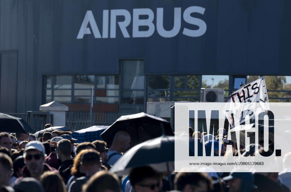 Fourth day of the indefinite strike by Airbus workers at the Getafe plant in Madrid Several people on the fourth day of the indefinite strike by Airbus employees, on August 28, 2026, in Getafe, Madrid, Spain. Approximately 14,000 Airbus workers in Spain have been called upon since Tuesday to join an indefinite strike at the multinational’s six plants in the country to demand better wages and working conditions. The Airbus plant in Getafe is the group’s largest in Spain, with around 9,000 employees. AUGUST 28, 2026 Spain