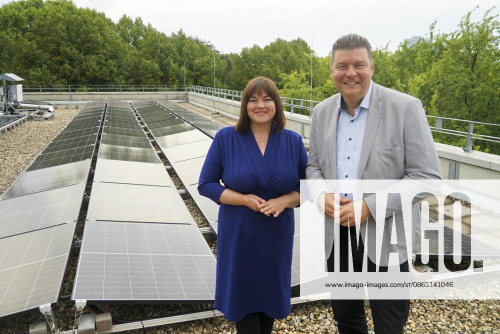 CNTV SOLAR ROOF Katharina Fegebank, Second Mayor of Hamburg and Senator for Science, Research, Equality—a Green Party politician—with Dr. Andreas Dressel, a senator from the Hamburg Finance Authority (SPD), at the inauguration and unveiling of the new solar roof for the University of Hamburg administration on August 28, 2026, in Hamburg, Germany