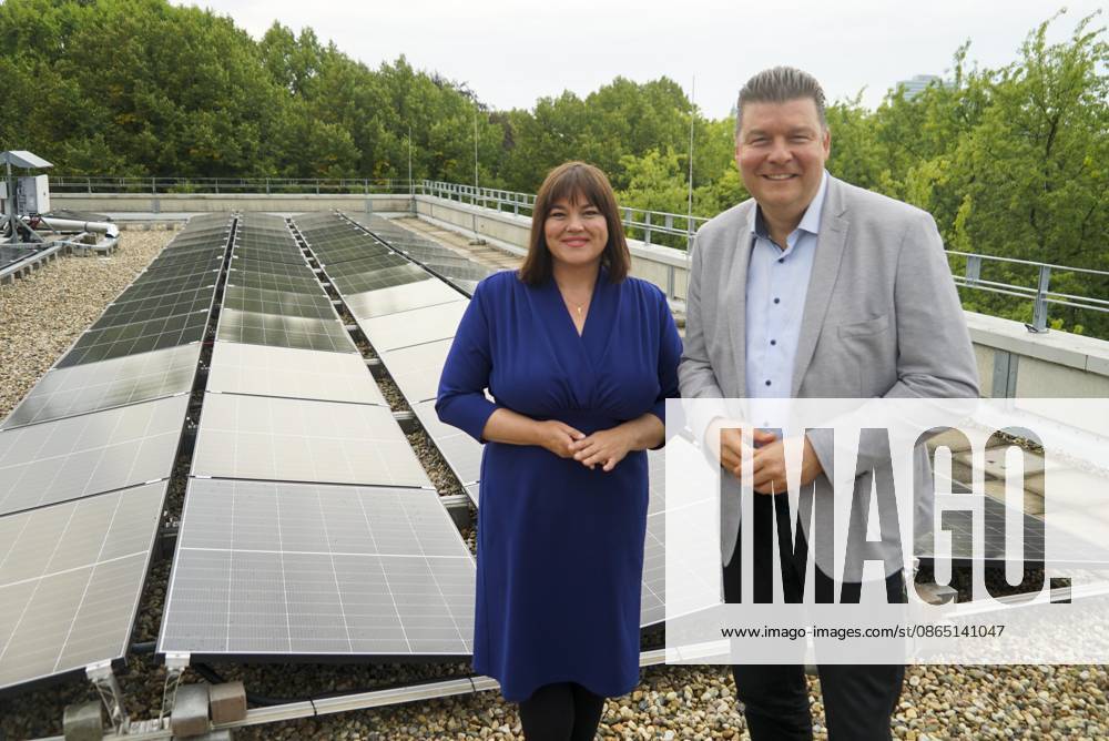 CNTV SOLAR ROOF Katharina Fegebank, Deputy Mayor of Hamburg and Senator for Science, Research, Equality—Green Party politician—with Dr. Andreas Dressel, Senator of the Hamburg Finance Authority—SPD politician—at the inauguration and unveiling of the new solar roof for the University of Hamburg administration on August 28, 2026, in Hamburg, Germany