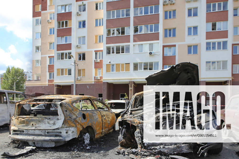 Burnt-out cars are parked outside an apartment block after a Russian drone attack on Vyshneve, Bucha district, Kyiv region, Ukraine, August 28, 2026. A drone struck the courtyard of a residential complex, sparking a large-scale fire that destroyed more than a dozen civilian vehicles. The powerful shock wave shattered windows and damaged the facades of nearby high-rise buildings. One man was killed in the Bucha district in this morning’s attack, and another civilian sustained multiple shrapnel wounds. (Photo by Volodymyr Tarasov Ukrinform) Aftermath of Russian drone attack in Vyshneve in Kyiv region