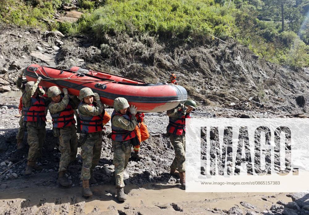 (260828) -- GYIRONG, Aug. 28, 2026 -- Rescuers from the Chinese People s Liberation Army transfer an inflatable rescue boat to the mudslide-hit area near Gyirong Port in Gyirong County, in Xigaze, southwest China s Xizang Autonomous Region, Aug. 28, 2026. The death toll had risen to five and 558 remained missing as of 3 p.m. on Friday after a mudslide struck the Gyirong Port along the China-Nepal border in southwest China s Xizang Autonomous Region, according to the region s emergency management department. Rescuers are operating around the clock in mudslide-affected areas near the Gyirong Port. (Photo by Zheng Chongxi Xinhua) (SpotNews) CHINA-XIZANG-XIGAZE-MUDSLIDE-RESCUE (CN) LiuxFang