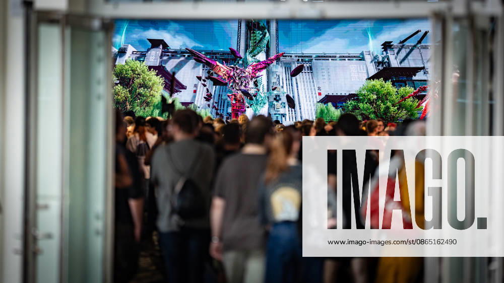 Gamescom 2026 in Cologne: A look at the exhibition areas in Cologne’s trade fair halls. Gamescom 2026 in Cologne—according to the organizers, the world’s largest trade fair for computer and video games, measured by exhibition space and number of visitors—Cologne, North Rhine-Westphalia, Germany, Trade Fair Grounds