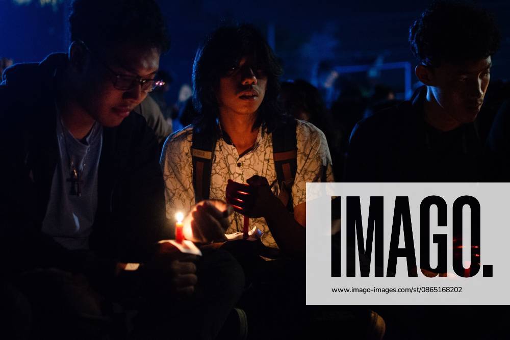 Students and workers hold ˜Dark August protest in Yogyakarta SLEMAN, INDONESIA AUGUST 28, 2026: Demonstrators hold torches and light candles during an evening protest titled Agustus Gelap (Dark August) at the Gadjah Mada University (UGM) roundabout in Sleman, Special Region of Yogyakarta, Indonesia, on August 28, 2026. Organized by the Aliansi Rakyat Memanggil movement, the demonstration brought together university students, workers and ride-hailing drivers to commemorate victims of human rights violations and call for accountability over alleged police violence and stronger legal protections for Indonesian migrant workers. Sleman Indonesia