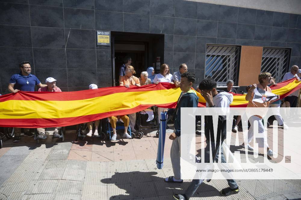 Residents of a social and health care center in Ceuta denounce the lack of safety on the streets. Patients and staff hold up a Spanish flag during a demonstration to denounce the lack of safety on the streets, on August 28, 2026, in Ceuta, Spain. Staff members and patients at the Casa Familiar Nuestra Senora de los Ángeles hold a rally outside the facility to protest the growing lack of safety on the streets caused by the massive influx of migrants. AUGUST 28, 2026. MIGRATION CRISIS. Ceuta Ceuta, Spain
