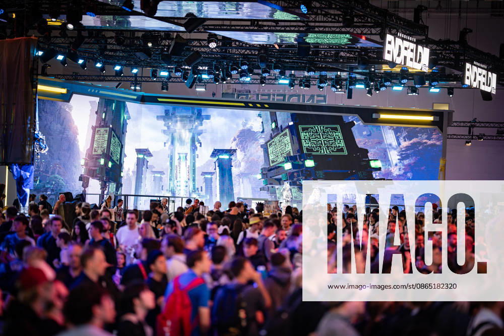 Gamescom 2026 in Cologne: A look at the exhibition spaces in Cologne’s trade fair halls. Gamescom 2026 in Cologne—according to the organizers, the world’s largest trade fair for computer and video games, based on exhibition space and visitor numbers—Cologne, North Rhine-Westphalia, Germany, Trade Fair Grounds