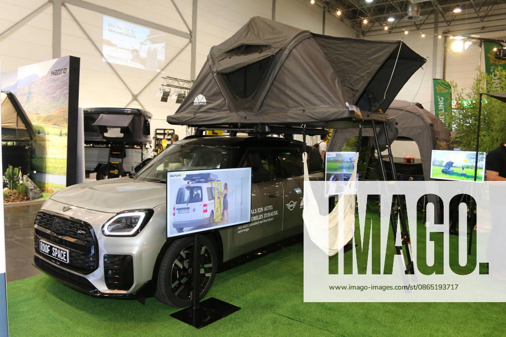 Mini Countryman with a Roof Space roof tent, Caravan Salon Düsseldorf August 28, 2026, Messe Düsseldorf, the world’s leading trade fair for mobile travel, the world’s largest trade fair for motorhomes and caravans, camping and caravanning, mobile vacations, Düsseldorf D