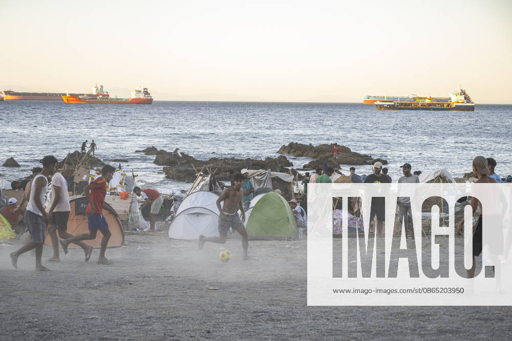 Trampolín Beach once again looks the same as it did during the early days of the mass arrival of migrants. Dozens of people are living and spending the night on Trampolín Beach as of August 28, 2026, in Ceuta, Spain. Hundreds of undocumented migrants remain in the Trampolín Beach area, where they have once again built shacks. AUGUST 28, 2026 MIGRATION CRISIS Ceuta, Spain