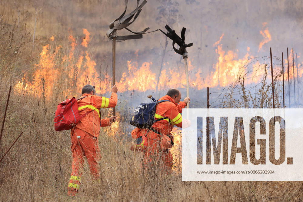 Wildfire suppression efforts continue on Italy s Sicily and Sardinia islands PALERMO, ITALY - AUGUST 28: Firefighting teams and forestry workers respond to tackle a wildfire from the ground with water tankers, while the gendarmerie intervened from the air with a helicopter, in Pianetto, near Palermo, Italy on August 28, 2026. Alberto Lo Bianco Anadolu Palermo Italy. Editorial use only. Please get in touch for any other usage.