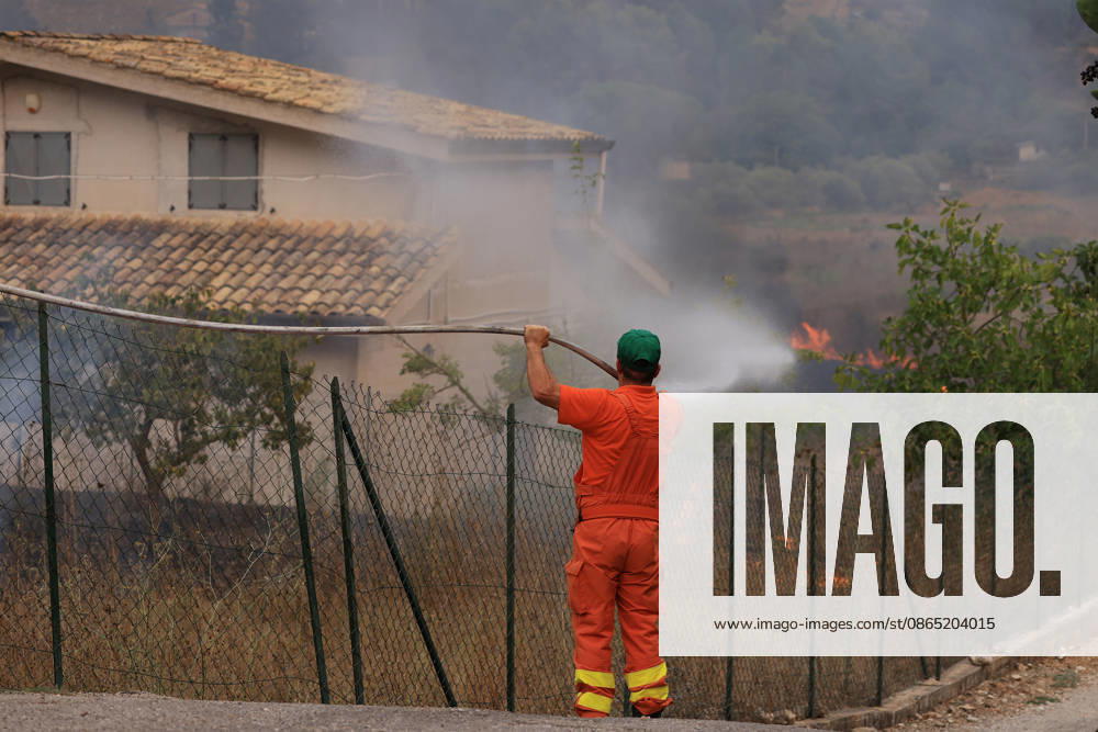 Wildfire suppression efforts continue on Italy s Sicily and Sardinia islands PALERMO, ITALY - AUGUST 28: Firefighting teams and forestry workers respond to tackle a wildfire from the ground with water tankers, while the gendarmerie intervened from the air with a helicopter, in Pianetto, near Palermo, Italy on August 28, 2026. Alberto Lo Bianco Anadolu Palermo Italy. Editorial use only. Please get in touch for any other usage.