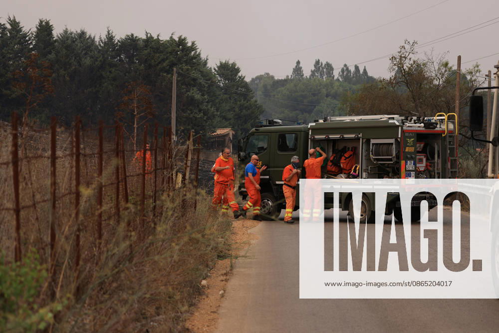 Wildfire suppression efforts continue on Italy s Sicily and Sardinia islands PALERMO, ITALY - AUGUST 28: Firefighting teams and forestry workers respond to tackle a wildfire from the ground with water tankers, while the gendarmerie intervened from the air with a helicopter, in Pianetto, near Palermo, Italy on August 28, 2026. Alberto Lo Bianco Anadolu Palermo Italy. Editorial use only. Please get in touch for any other usage.
