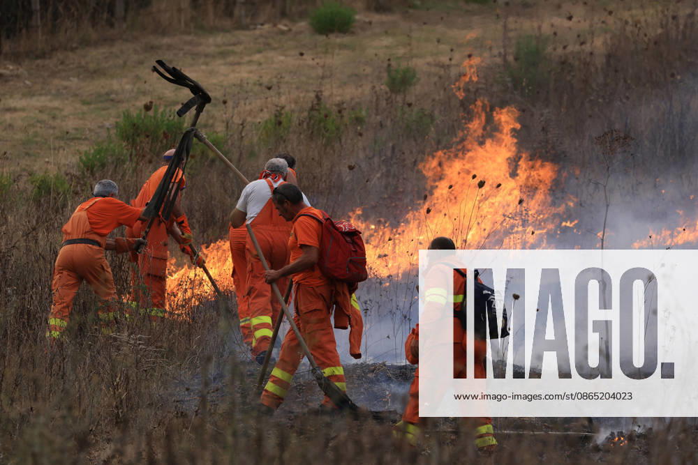Wildfire suppression efforts continue on Italy s Sicily and Sardinia islands PALERMO, ITALY - AUGUST 28: Firefighting teams and forestry workers respond to tackle a wildfire from the ground with water tankers, while the gendarmerie intervened from the air with a helicopter, in Pianetto, near Palermo, Italy on August 28, 2026. Alberto Lo Bianco Anadolu Palermo Italy. Editorial use only. Please get in touch for any other usage.