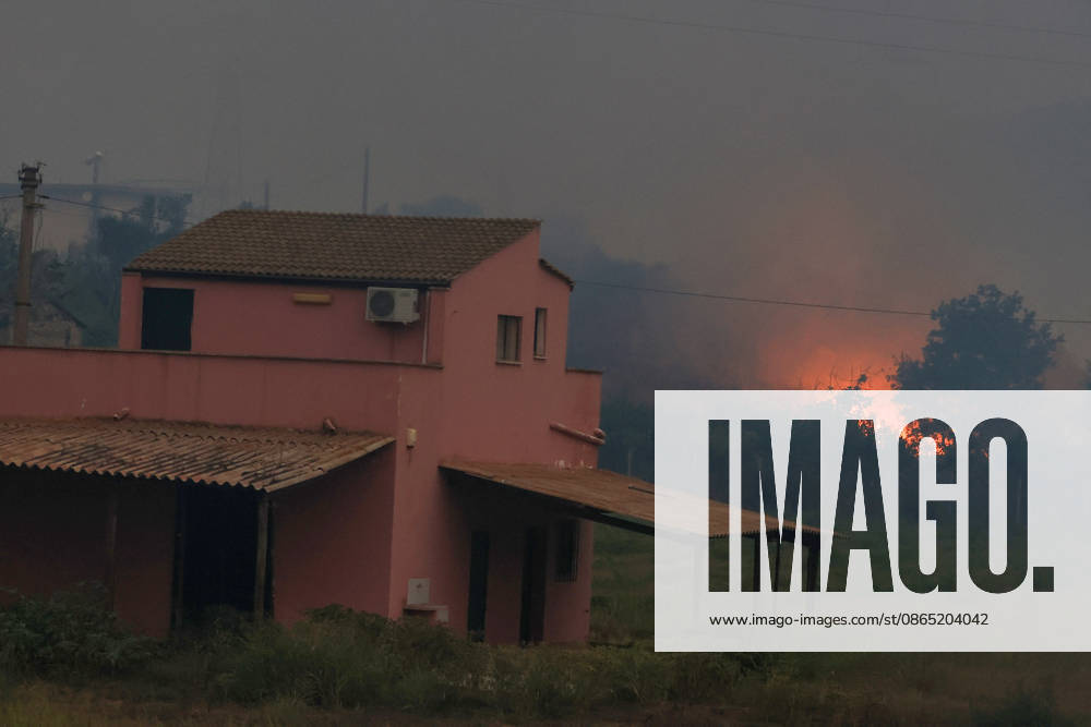 Wildfire suppression efforts continue on Italy s Sicily and Sardinia islands PALERMO, ITALY - AUGUST 28: Firefighting teams and forestry workers respond to tackle a wildfire from the ground with water tankers, while the gendarmerie intervened from the air with a helicopter, in Pianetto, near Palermo, Italy on August 28, 2026. Alberto Lo Bianco Anadolu Palermo Italy. Editorial use only. Please get in touch for any other usage.