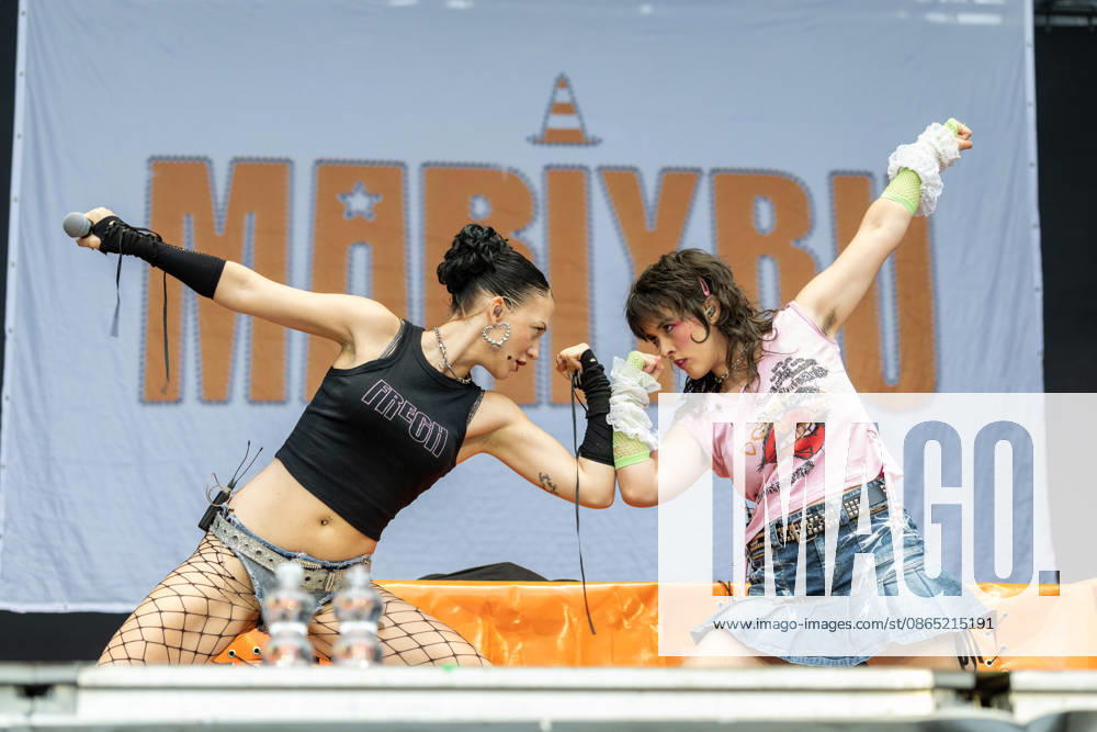Mariybu at the Rhine Kilometer 652 Open-Air Concert on the Kunst Rasen in Bonn, August 28, 2026. Hamburg-based singer and rapper Mariybu with DJ Angel Rider during an open-air live performance on the Kunst Rasen in Bonn, Bonn-Gronau, North Rhine-Westphalia, Germany