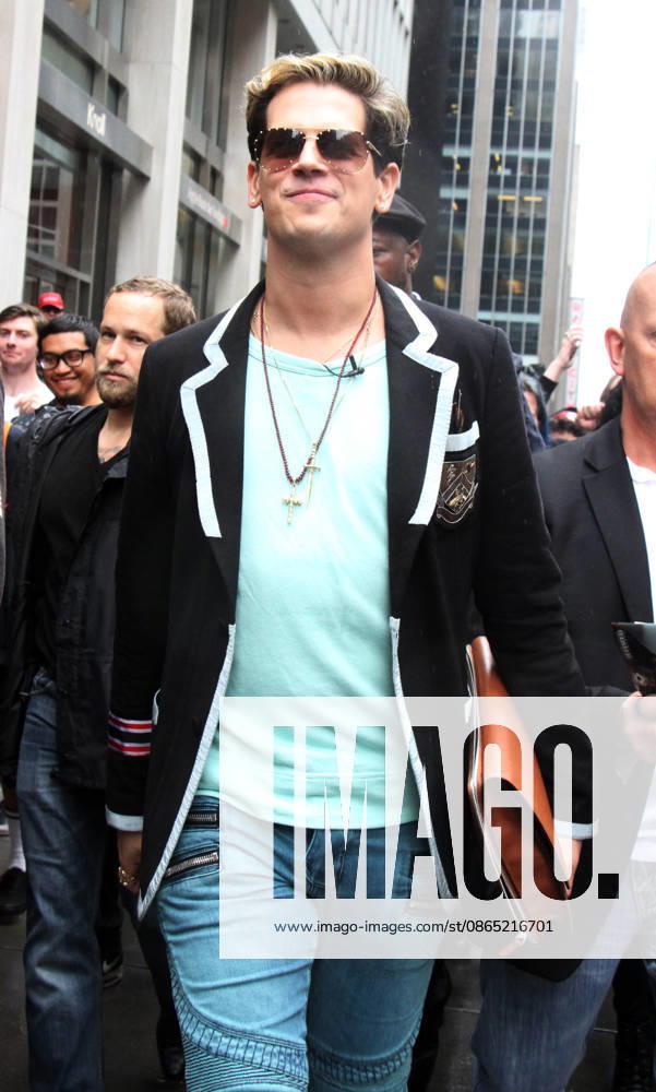 **FILE PHOTO** Milo Yiannopoulos Arrested by ICE. NEW YORK, NY July 07, 2017 Milo Yiannopoulos writer of Dangerous hold press conference in front of Simon Schuster office and march up 6th Avenue heading back to his hotel in New York July 07, 2017.