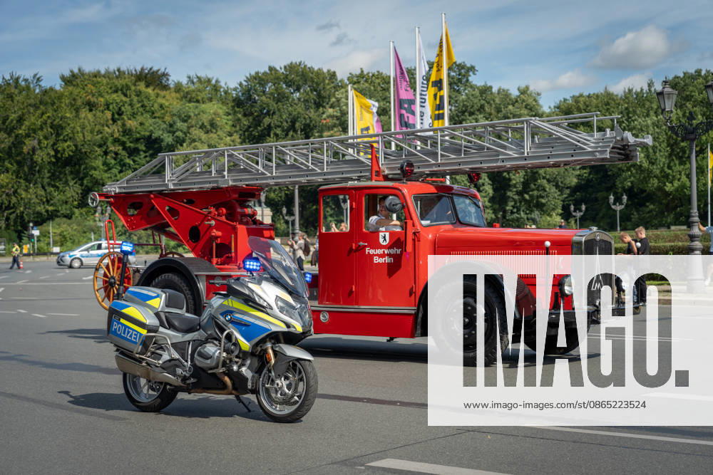 Vehicle parade, 175th anniversary, Berlin Fire Department, Berlin Fire Department vehicle parade, 175th anniversary, Großer Stern, Emergency Number 112, Berlin, Germany