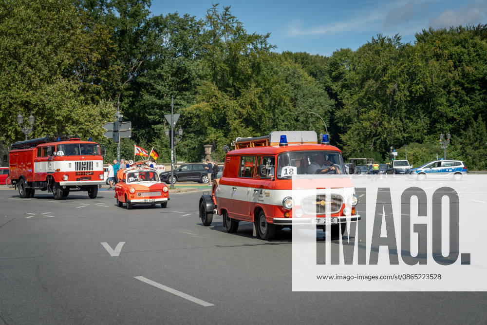 Vehicle parade, 175th anniversary, Berlin Fire Department, Berlin Fire Department vehicle parade, 175th anniversary, Großer Stern, Emergency Number 112, Berlin, Germany