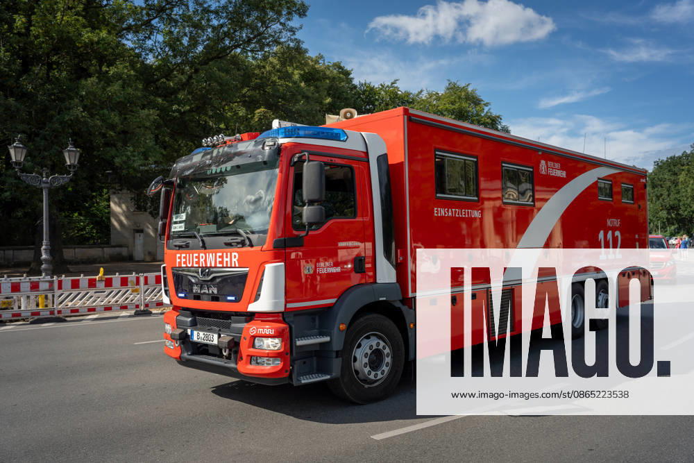 Vehicle parade, 175th anniversary, Berlin Fire Department, Berlin Fire Department vehicle parade, 175th anniversary, Großer Stern, Emergency number 112, Berlin, Germany