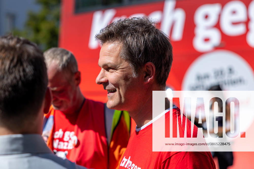 Steffen Krach s Election Campaign, Germany, Berlin, August 29, 2026: SPD lead candidate Steffen Krach in the pedestrian zone on Wilmersdorfer Straße in Berlin’s Charlottenburg district, with the slogan Krach Against Nazis. Steffen Krach is the lead candidate for the 2026 House of Representatives election and for the office of Governing Mayorof Berlin