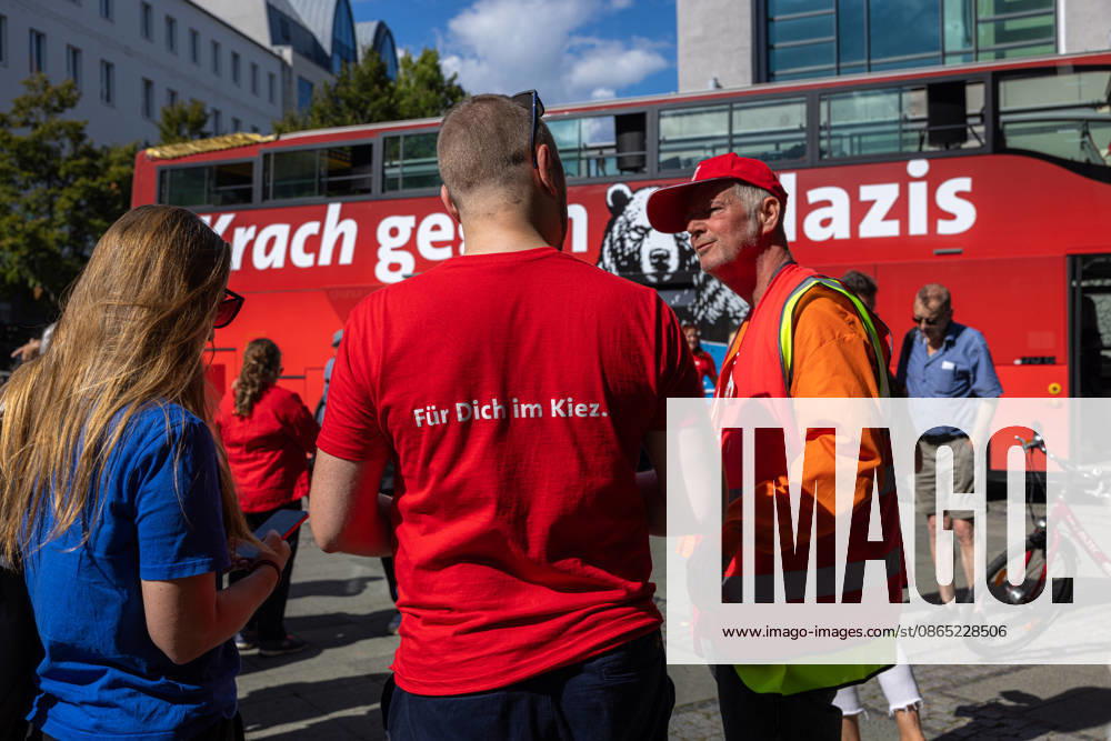 Steffen Krach s Election Campaign, Germany, Berlin, August 29, 2026: SPD lead candidate Steffen Krach in the pedestrian zone on Wilmersdorfer Straße in Berlin’s Charlottenburg district, with the slogan Krach Against Nazis. Steffen Krach is the lead candidate for the 2026 House of Representatives election and for the office of Governing Mayorof Berlin