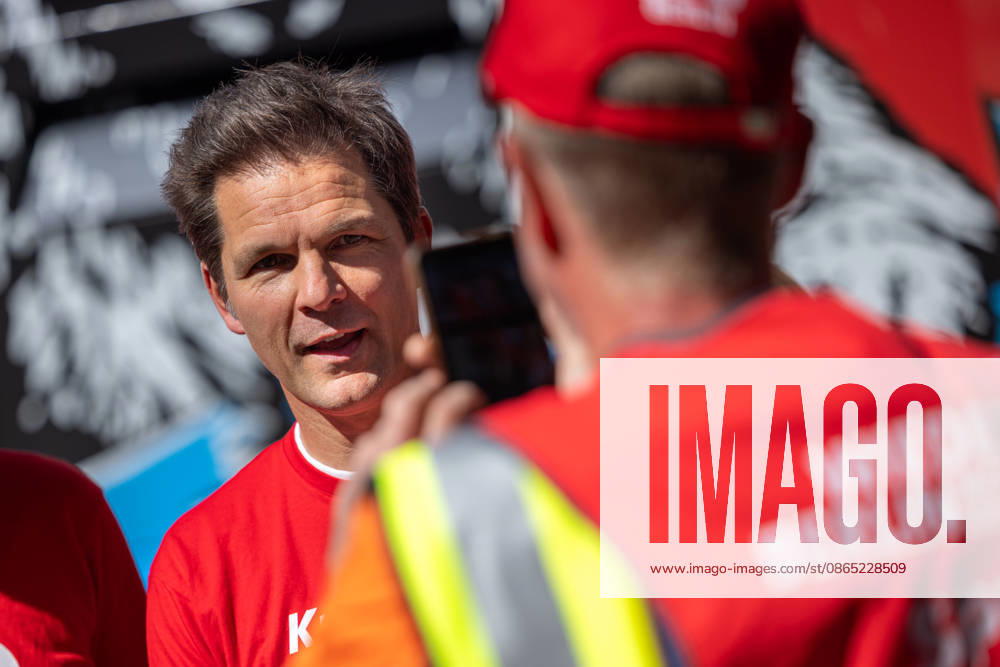 Steffen Krach s Election Campaign, Germany, Berlin, August 29, 2026: SPD lead candidate Steffen Krach in the pedestrian zone on Wilmersdorfer Straße in Berlin’s Charlottenburg district, with the slogan Krach Against Nazis. Steffen Krach is the lead candidate for the 2026 House of Representatives election and for the office of Governing Mayorof Berlin