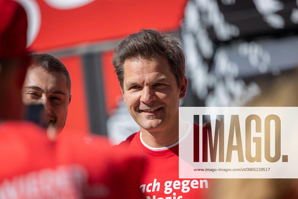 Steffen Krach s Election Campaign, Germany, Berlin, August 29, 2026: SPD lead candidate Steffen Krach in the pedestrian zone on Wilmersdorfer Straße in Berlin’s Charlottenburg district, with the slogan Krach Against Nazis. Steffen Krach is the lead candidate for the 2026 House of Representatives election and for the office of Governing Mayorof Berlin