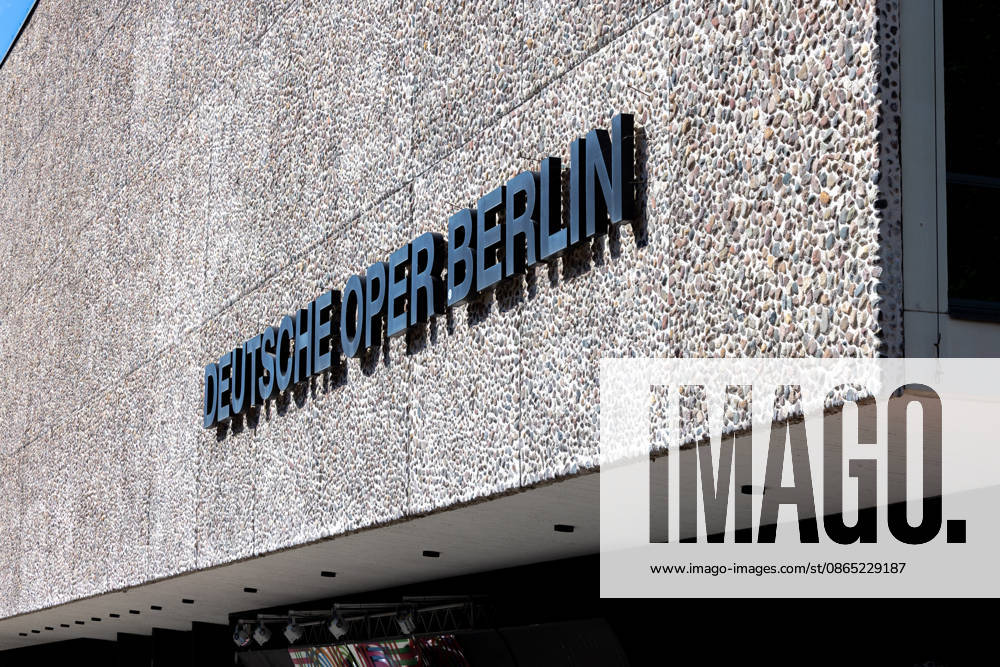 Costume Parade at the Deutsche Oper Berlin, Berlin, Germany, on August 29, 2026. The facade of the Deutsche Oper Berlin on Bismarkstrasse in Berlin-Charlottenburg