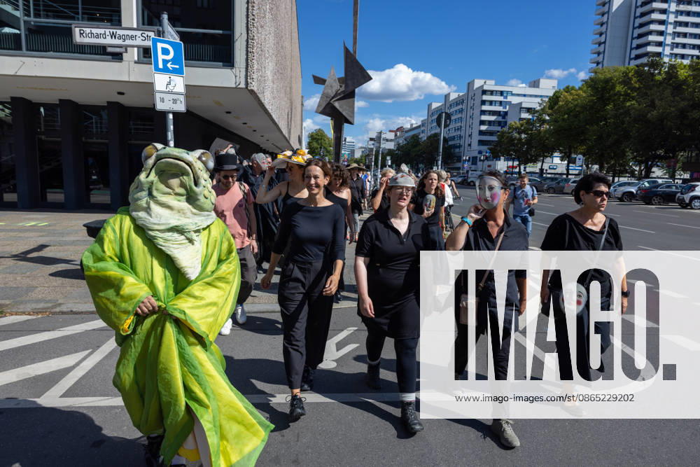Costume Parade at the Deutsche Oper Berlin, Germany, Berlin, August 29, 2026. With the slogan Unless the People Live Here, the Deutsche Oper Berlin kicked off its new season. Numerous visitors dressed up in costumes from the opera’s wardrobe and, together with a choir, marched through Berlin’s Charlottenburg district in a costume parade.