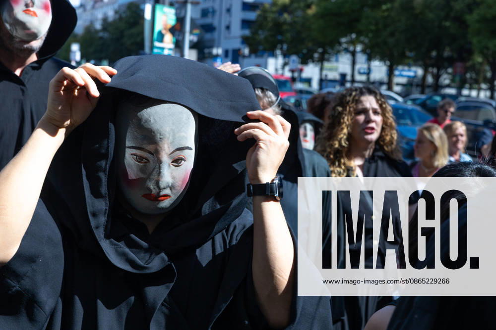 Costume Parade at the Deutsche Oper Berlin, Germany, Berlin, August 29, 2026. With the slogan Unless the People Live Here, the Deutsche Oper Berlin kicked off the new season. Numerous visitors dressed up in costumes from the opera’s wardrobe and, together with a choir, marched through Berlin’s Charlottenburg district in a costume parade.