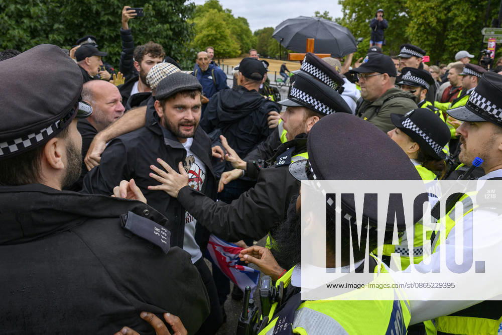 Stand Up To Racism Protest Against UKIP Demonstration LONDON, UNITED KINGDOM - AUGUST 29: Right wing UK Independence Party (UKIP) supporters clash with Stand Up To Racism counter-demonstrators during a Unite The People No to Sharia Law’ demonstration in London, United Kingdom on August 29, 2026 Ray Tang Anadolu London United Kingdom. Editorial use only. Please get in touch for any other usage.