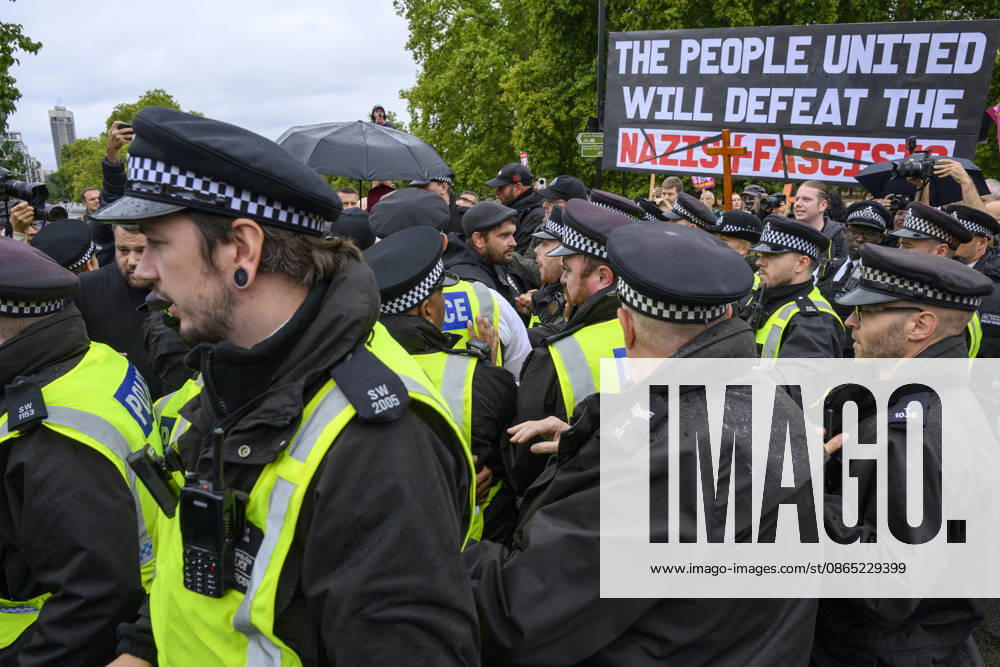 Stand Up To Racism Protest Against UKIP Demonstration LONDON, UNITED KINGDOM - AUGUST 29: Right wing UK Independence Party (UKIP) supporters clash with Stand Up To Racism counter-demonstrators during anti-Islam demonstration in London, United Kingdom on August 29, 2026. Ray Tang Anadolu London United Kingdom. Editorial use only. Please get in touch for any other usage.