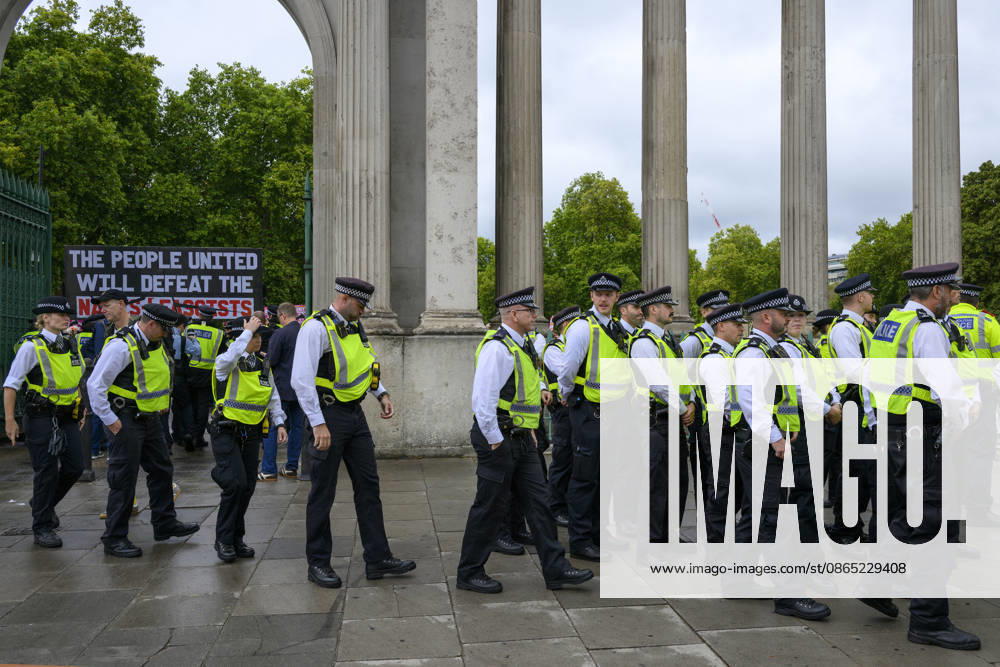 Stand Up To Racism Protest Against UKIP Demonstration LONDON, UNITED KINGDOM - AUGUST 29: Police take measures as protesters take part in a counter-demonstration organised by Stand Up To Racism group against the anti-Islam demonstration organised by the right wing UK Independence Party (UKIP) in London, United Kingdom on August 29, 2026. Ray Tang Anadolu London United Kingdom. Editorial use only. Please get in touch for any other usage.