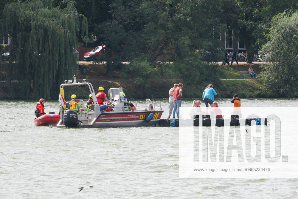 North Rhine-Westphalia Day 2026: Celebrations marking the state’s 80th anniversary in Münster; DLRG rescue drill on Lake Aasee. The goal is to demonstrate how a rescue operation unfolds in an emergency. During a spectacular water rescue drill, various emergency response teams show how they work hand in hand