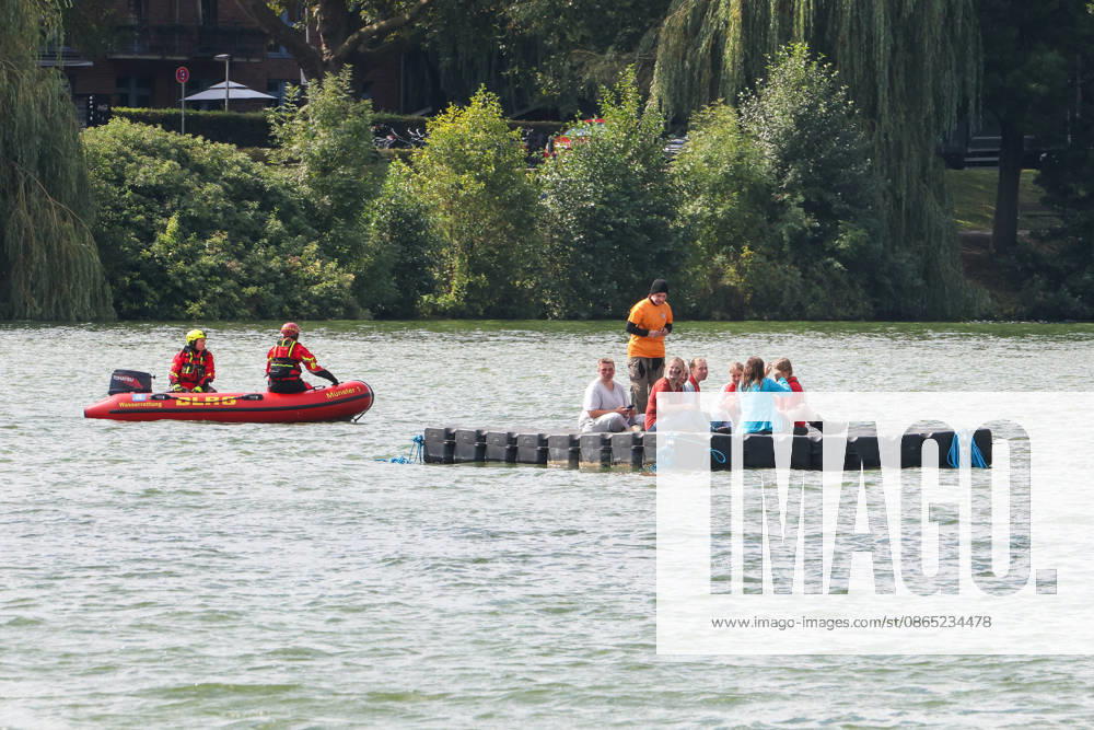 North Rhine-Westphalia Day 2026: Celebrations marking the state’s 80th anniversary in Münster; DLRG rescue drill on Lake Aasee. The goal is to demonstrate how a rescue operation unfolds in an emergency. During a spectacular water rescue drill, various emergency response teams show how they work hand in hand