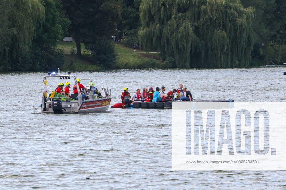 North Rhine-Westphalia Day 2026: Celebrations marking the state’s 80th anniversary in Münster; DLRG rescue drill on Lake Aasee. The goal is to demonstrate how a rescue operation unfolds in an emergency. During a spectacular water rescue drill, various emergency response teams show how they work hand in hand
