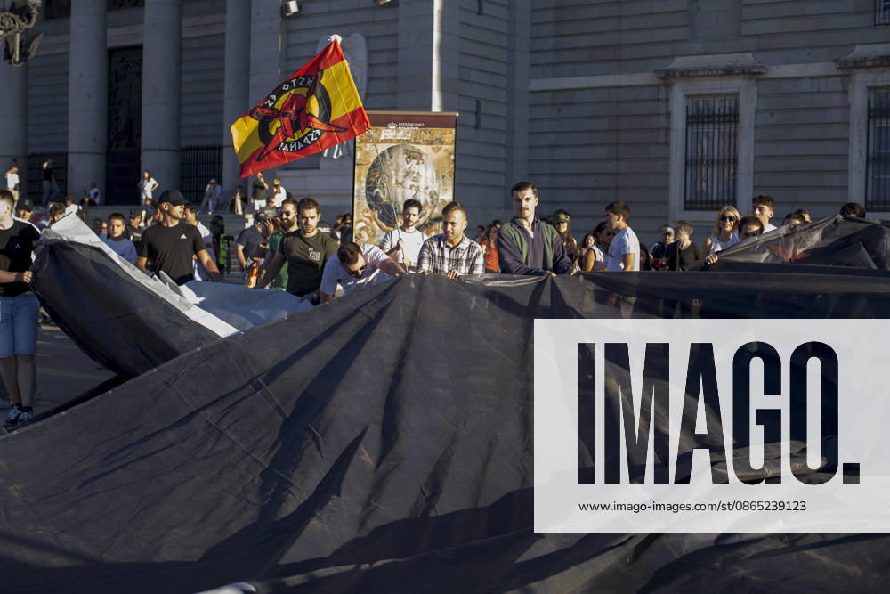 Several members of the far-right groups Europe Save Act, Revuelta, and Reconquista, carrying Spanish flags, held a rally in Madrid s Plaza de la ArmeroÂa to unfurl a giant banner in support of remigration. Madrid Spain - ZUMAs296 20260829_znp_s296_001
