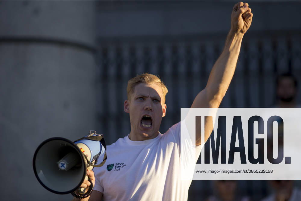Toni Estevez of the Spanish far-right group Reconquista shouts through a megaphone during a rally of far-right groups Europe Save Act, Revuelta, and Reconquista, waving Spanish flags, in Madrid s Plaza de la ArmeroÂ­a, to unfurl a giant banner in support of remigration. Madrid Spain - ZUMAs296 20260829_znp_s296_005