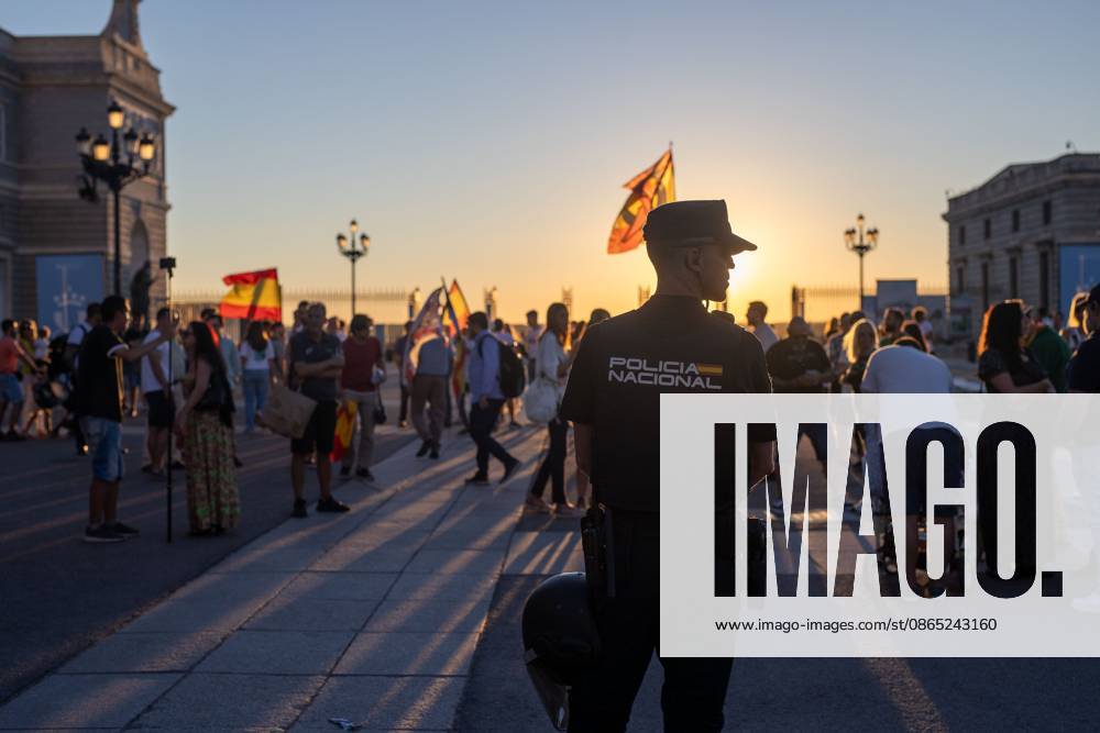 A National Police officer observes a group of protesters during a rally in Madrid.Rally organized by far-right groups such as Europe Save Act, Revuelta, and Reconquista in support of remigration, under the slogan Save Spain, save Europe! Madrid Spain - ZUMAs197 20260829_aaa_s197_142