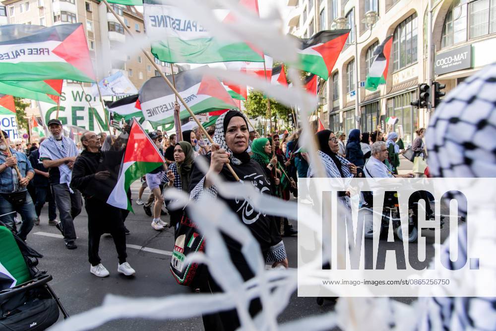 BERLIN, GERMANY, AUGUST 29, 2026: Hundreds of people take part in a pro-Palestinian demonstration in central Berlin, criticizing the German government s policy toward Israel and its position on the war in Gaza. Police in riot gear accompany the march, which is led by members of the Palestinian diaspora. The demonstration concludes near Berlin City Hall, where participants display an installation commemorating children killed in Gaza, including a vehicle presented in reference to Hind Rajab, a Palestinian girl killed in Gaza in 2024. Berlin Germany - ZUMAq101 20260829_zna_q101_184