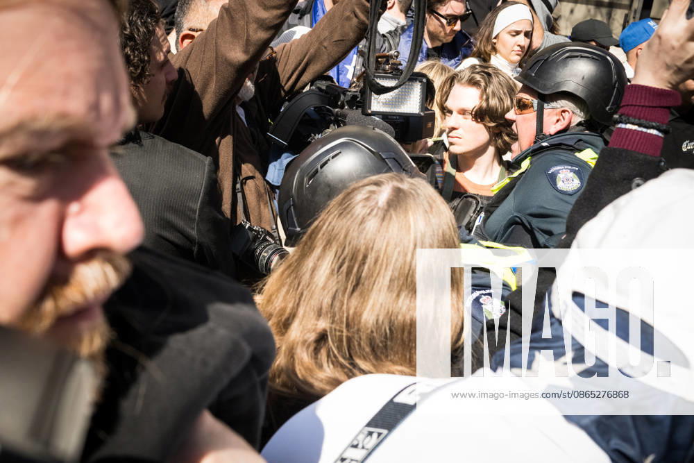 ANTI IMMIGRATION RALLY, Police force right wing protestors back during a far right March for Australia anti-immigration rally in Melbourne, Sunday, August 30, 2026. ( NO ARCHIVING MELBOURNE VICTORIA AUSTRALIA